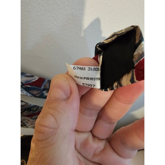 Vintage Robert Alan Men's Necktie - Red w/Pattern - 56" x 3-3/4" - Picture 5 of 5